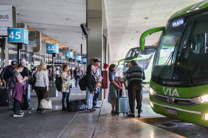 El Gobierno desregulará el transporte de larga distancia