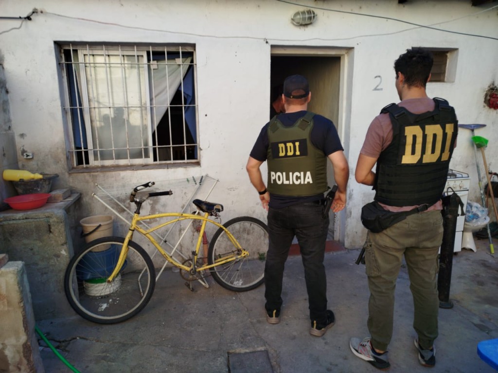 Secuestran marihuana y cocaína en un allanamiento en el Barrio Luján