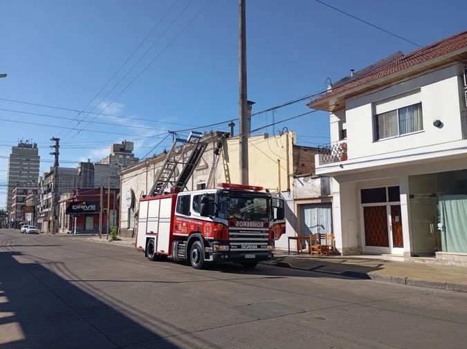 Incendio en chimenea de un asador