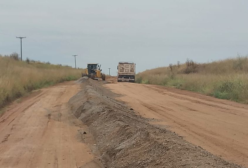 ANCAT, Producciones Industriales, Sacchi, Lecón y maquinarias municipales, intervienen en los caminos rurales