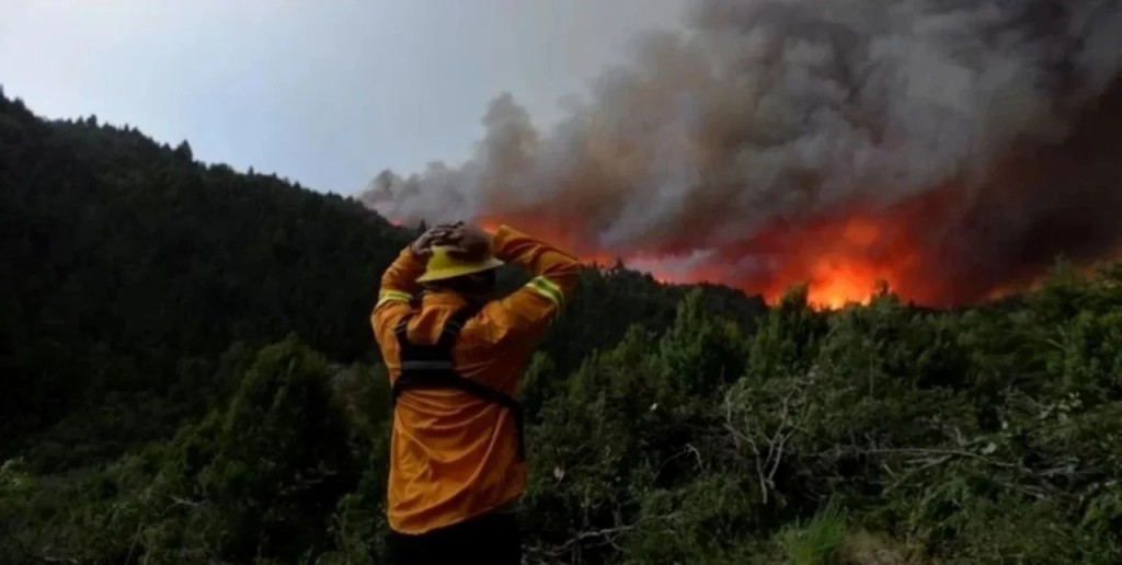 En Epuyén “la situación es bastante compleja” por los incendios