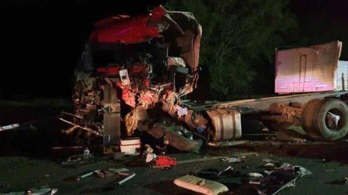 Dos muertos tras un choque frontal entre dos camiones en la ruta 51 en cercanías de Cnel. Pringles