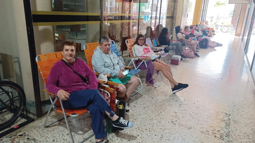 La gente ya hace fila para obtener una platea para el Festival de Doma y Folclore