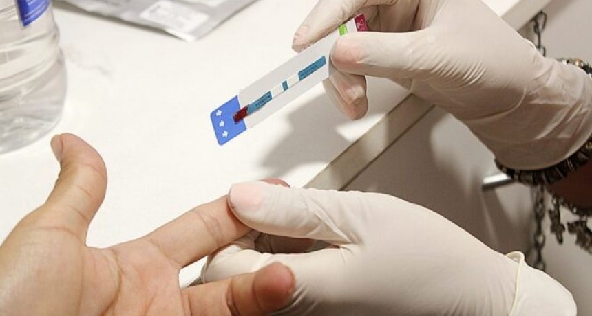 La Provincia anunció que cubrirá análisis contra el HIV que dio de baja Milei