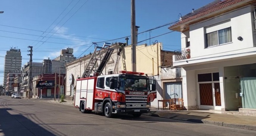 Incendio en chimenea de un asador