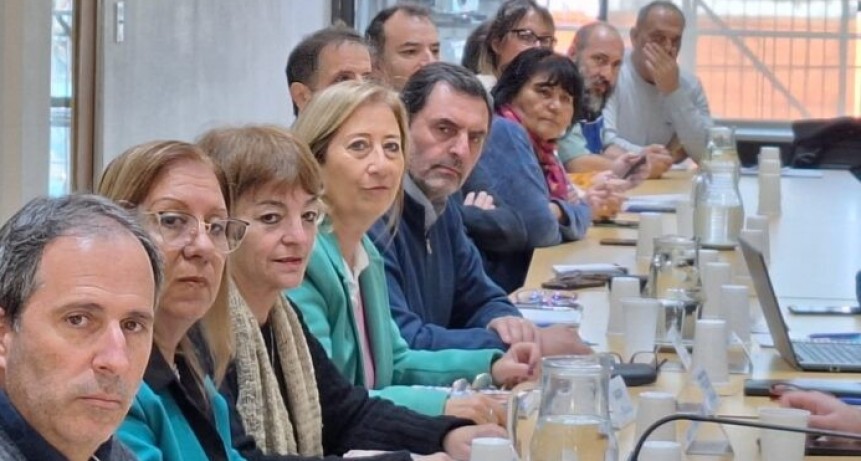 Gremios docentes piden reapertura de paritarias