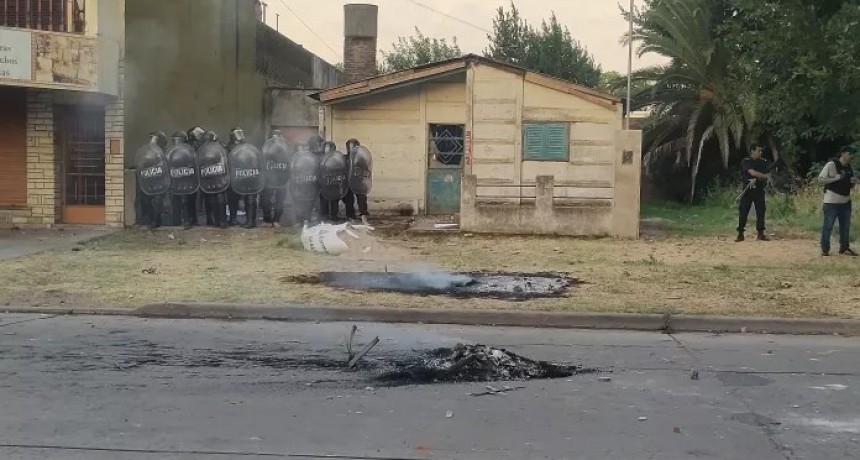 Saladillo: continúan protestas por el caso de la niña abusada y el intendente Salomón levantó su licencia