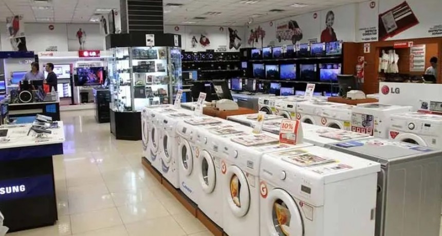 El consumo muestra signos de repunte pero cerró un 2024 con una baja de 7,4%