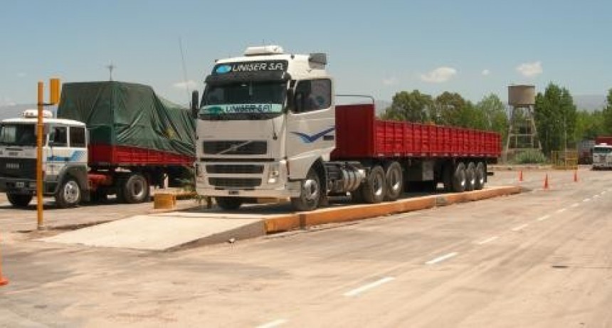 Transporte de cargas: Peajes aumentaron un 380% en 2024