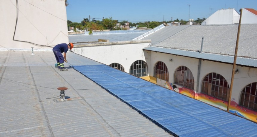 Continúan obras en seis establecimientos educativos