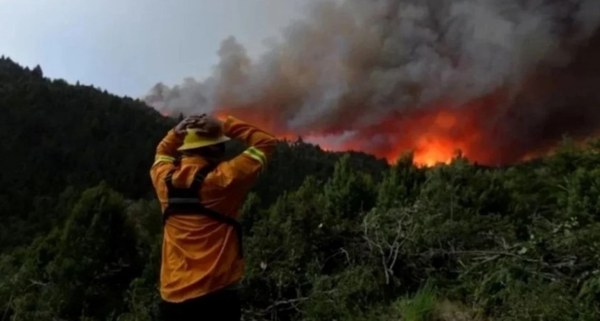 En Epuyén “la situación es bastante compleja” por los incendios