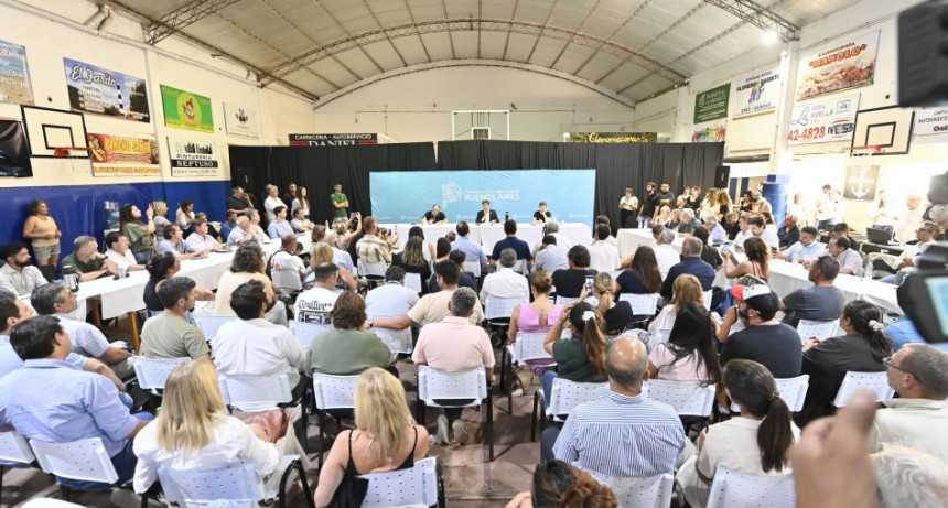 Kicillof en Tres Arroyos: reunión con el sector productivo, e inversión en salud y educación 