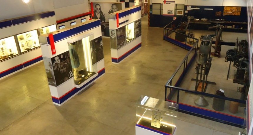 Muestra de autos personalizados en el Museo Hnos Emiliozzi 