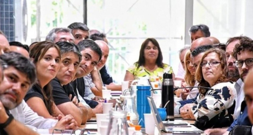 Provincia convocó a docentes y estatales a paritarias para el 5 de febrero