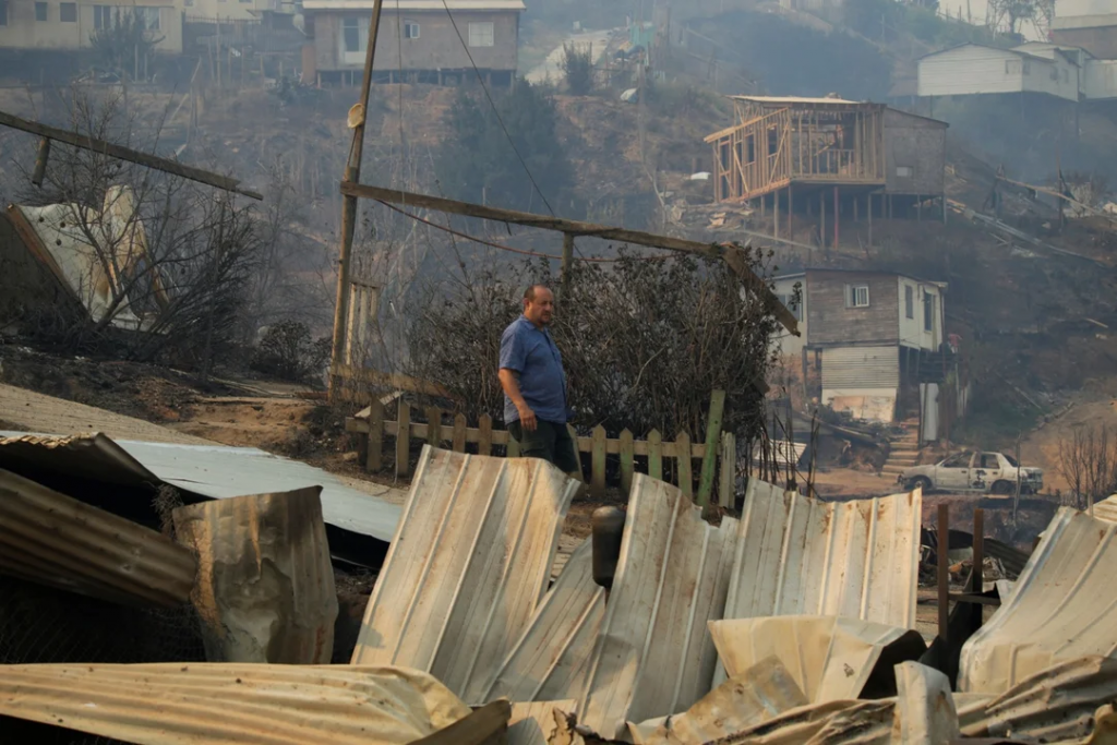 Incendios forestales en Chile: suben a 64 los fallecidos