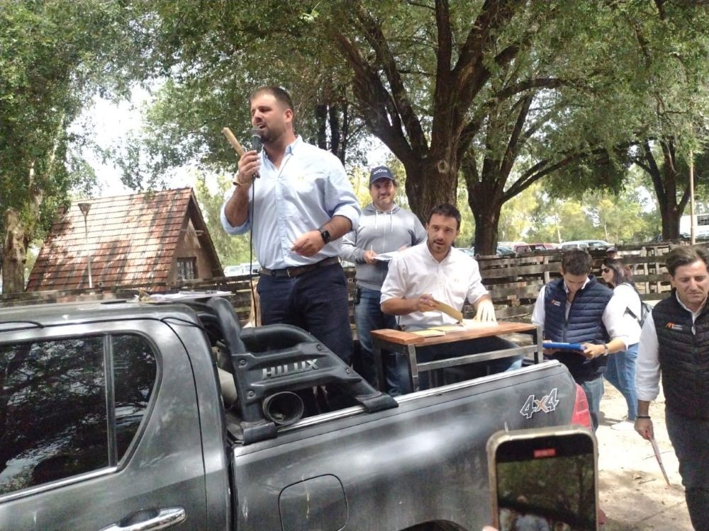 Primer remate 2025 en Olavarría de Alfredo S. Mondino junto a Ezequiel Hourcade