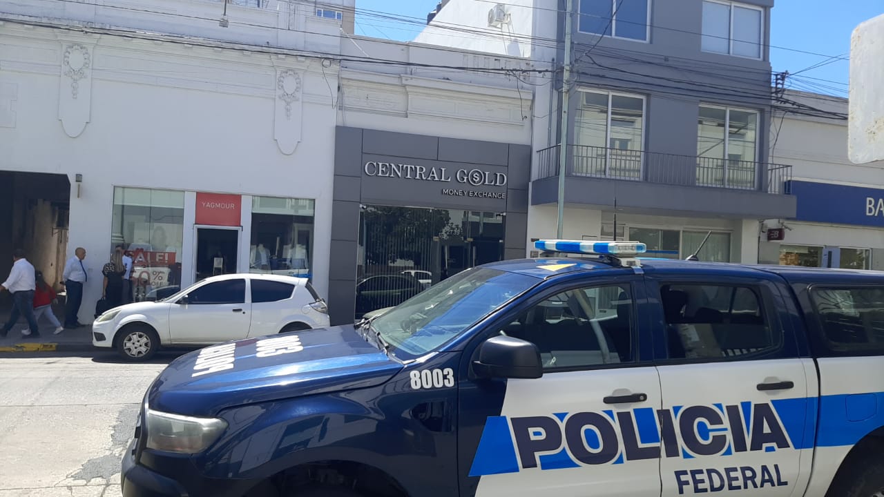 La Policía Federal allana tres casas de cambio en Olavarría