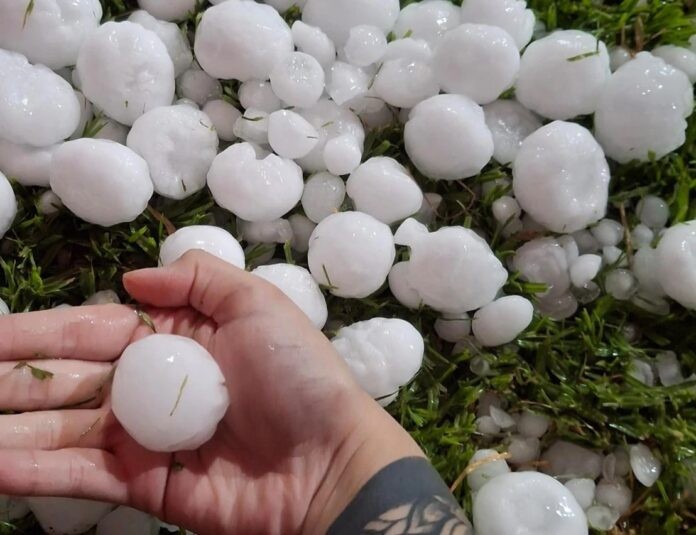 Mar del Plata: una ráfaga de granizo destrozó autos y casas