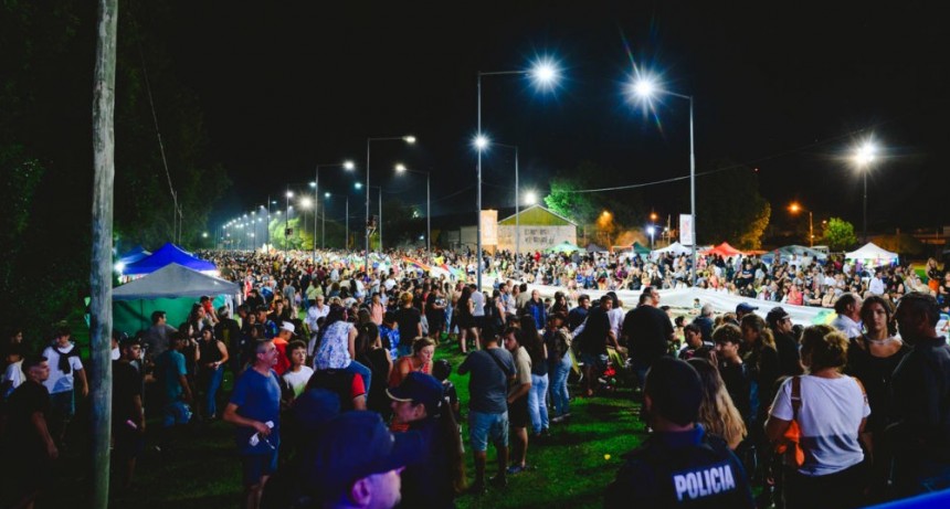 Carnavales 2025: Últimos días para anotarse en la venta de espuma, alquiler de sillas y puestos de comida