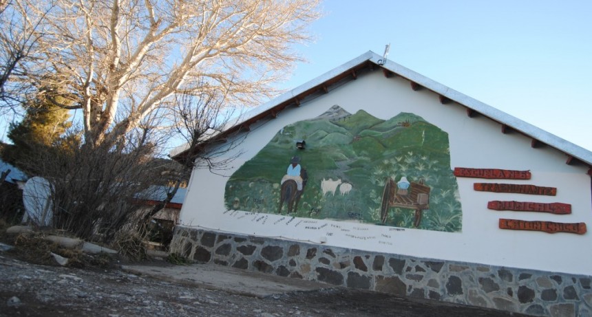 Buscan reunir colaboraciones de útiles y material escolar para una escuela mapuche 