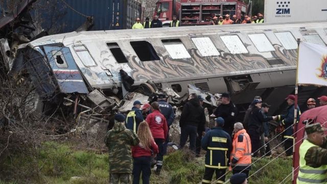 Chocaron dos trenes en Grecia: hay al menos 32 muertos y 85 heridos 
