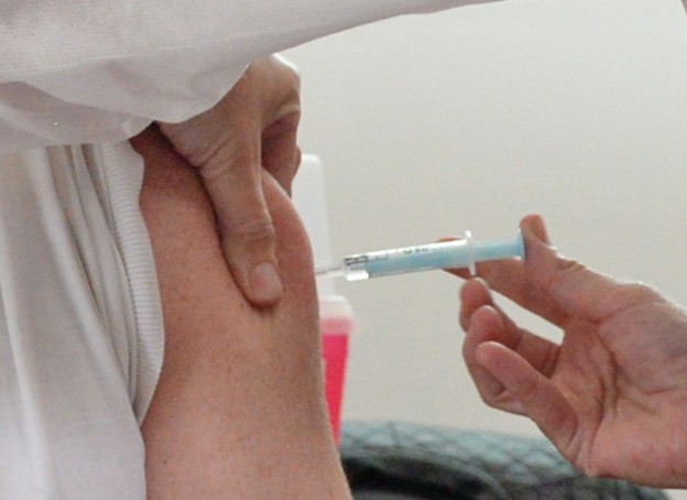 Antigripal: aplican a personal del salud y distribuirán las pediátricas este jueves