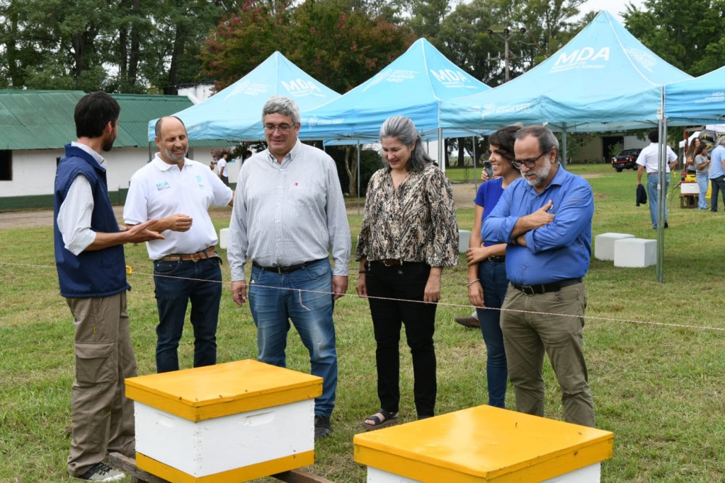 El ministro Javier Rodríguez relanzó una línea de financiamiento para apoyar al sector apícola