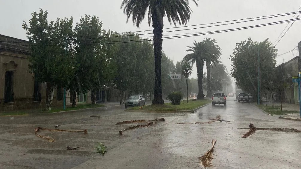 Impresionante temporal en Bolívar generó complicaciones en el retorno escolar