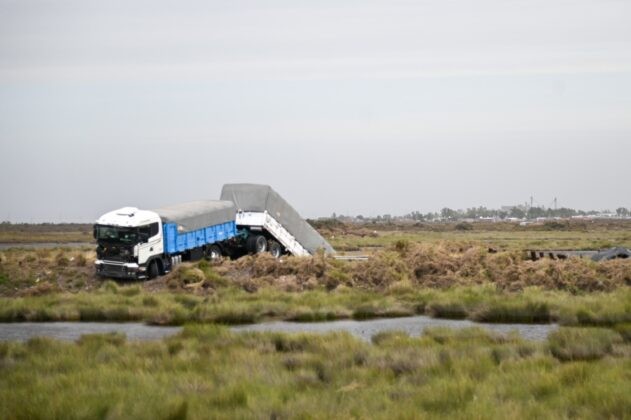 Aún no logran localizar a 94 personas y niegan saqueos masivos en Bahía Blanca 