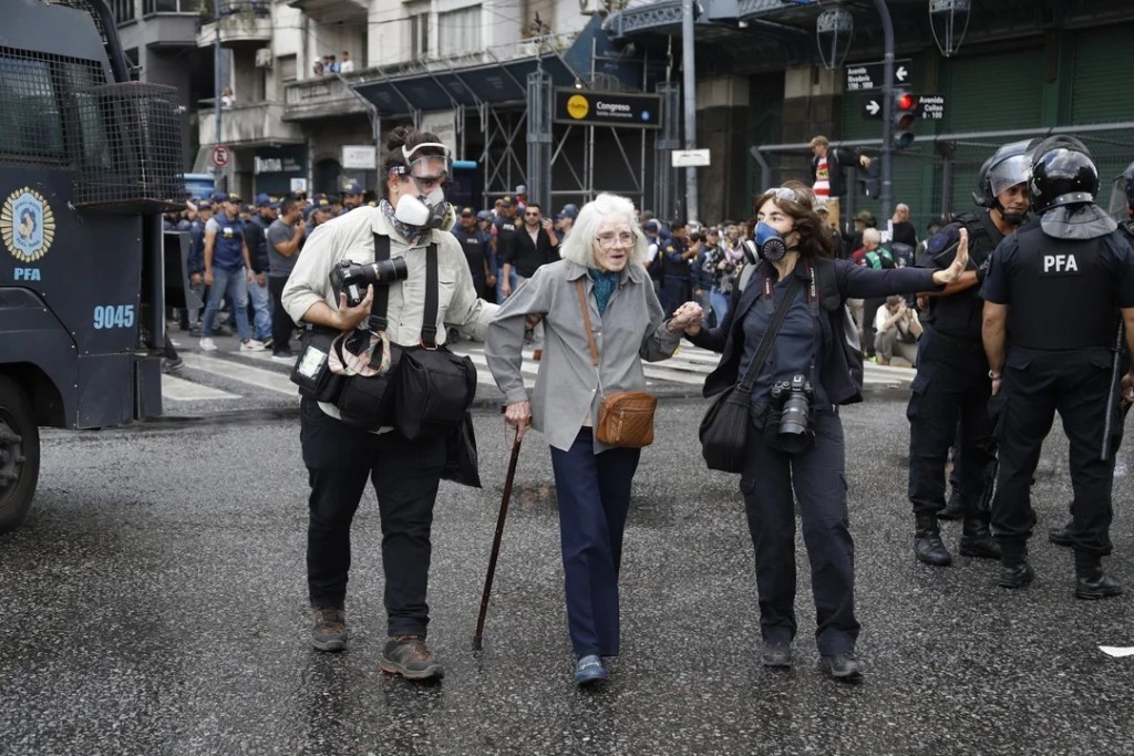 Incidentes y detenidos durante la marcha de jubilados contra el gobierno