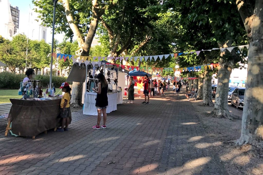 Feria por el Día del Artesano en la Plaza Central