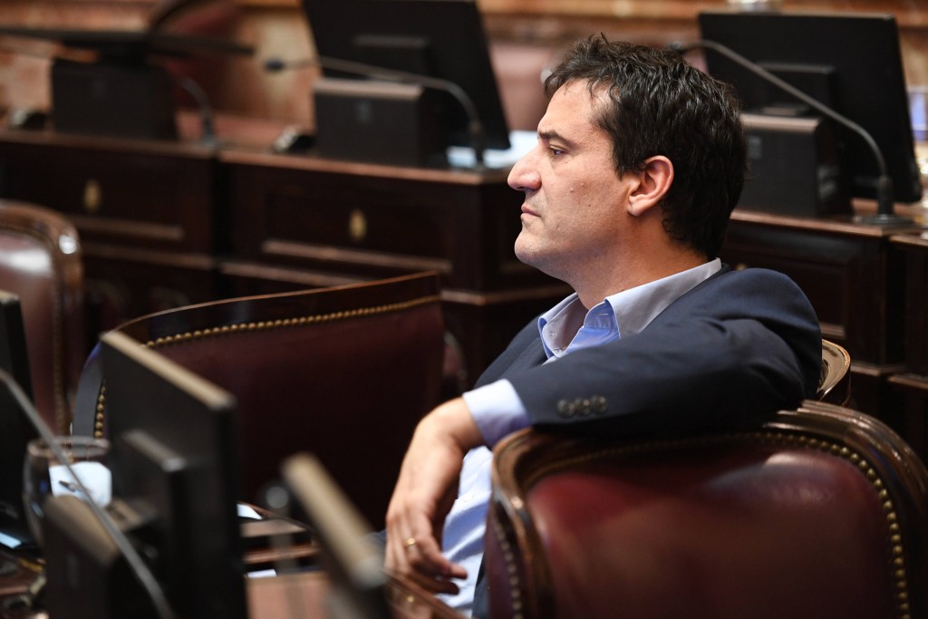 Senador radical cuestiona a Kicillof por fijar la fecha de las PASO