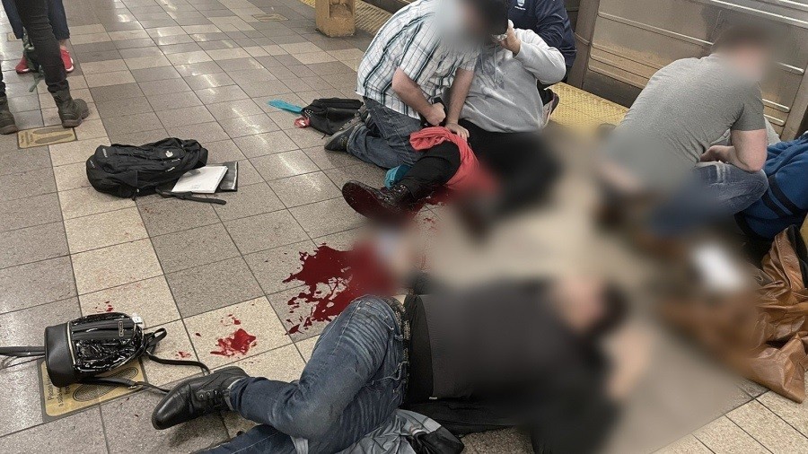 Ataque en Nueva York: 10 pasajeros heridos de bala en el subte