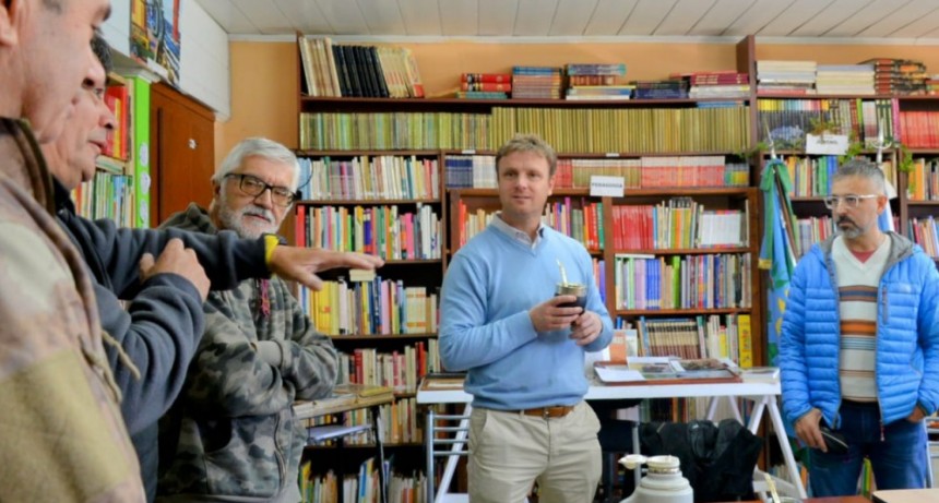 Wesner visitó la Biblioteca Popular “Crucero General Belgrano”