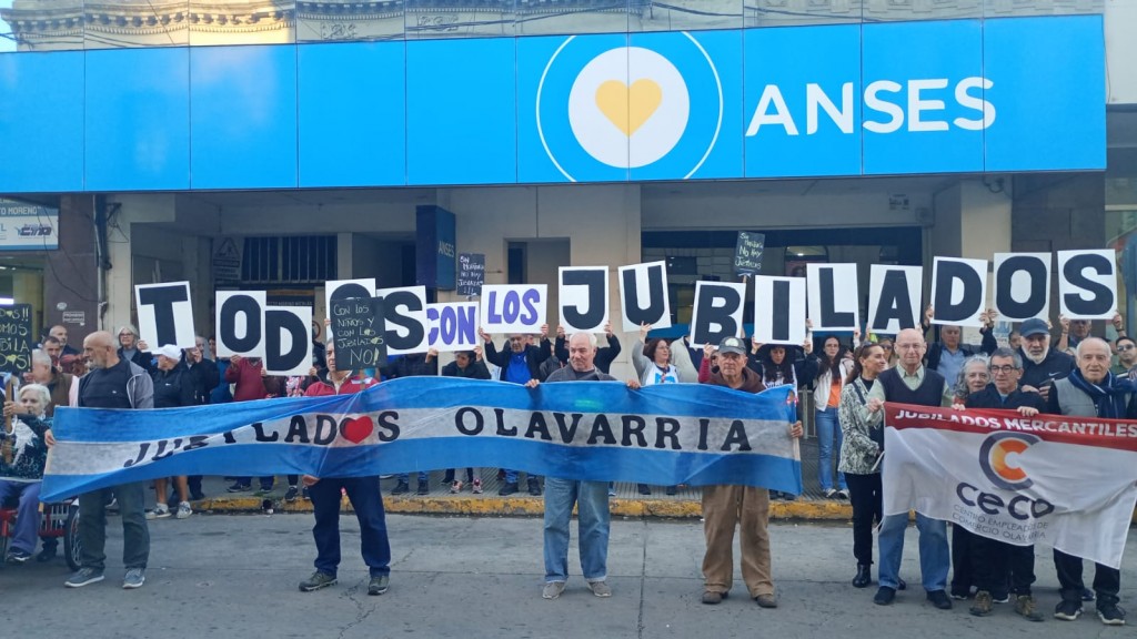 Se concretó una nueva manifestación en ANSES Olavarría