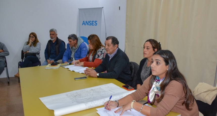 Barker: Presentan un plan para garantizar el transporte escolar rural