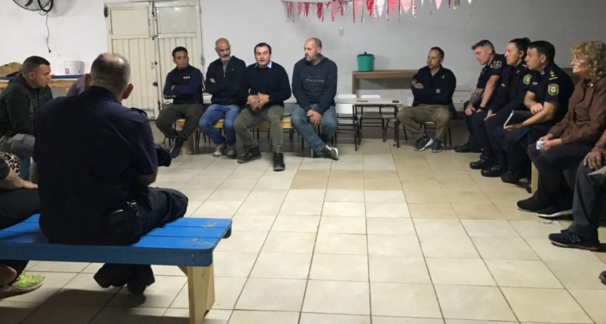 Seguridad: Municipio se reunió con vecinos del barrio Hipólito Yrigoyen