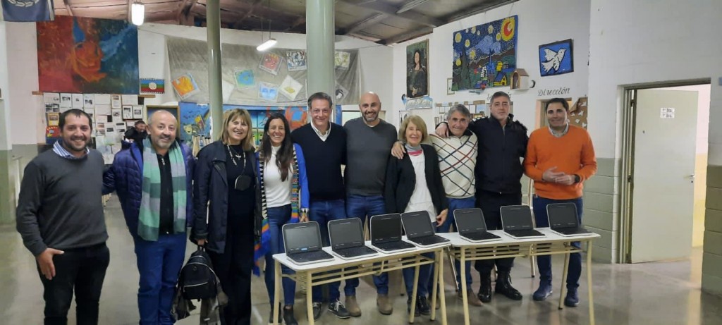 Provincia entregó mobiliario y netbooks a las escuelas de las cárceles de Sierra Chica