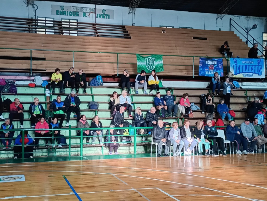 Inició el primer Torneo Nacional de New Com +68 en Olavarría