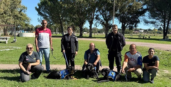 Internos de la Unidad 27 adiestraron perros para personas con discapacidad