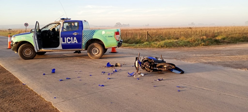 Choque entre una moto y una camioneta en Sierra Chica