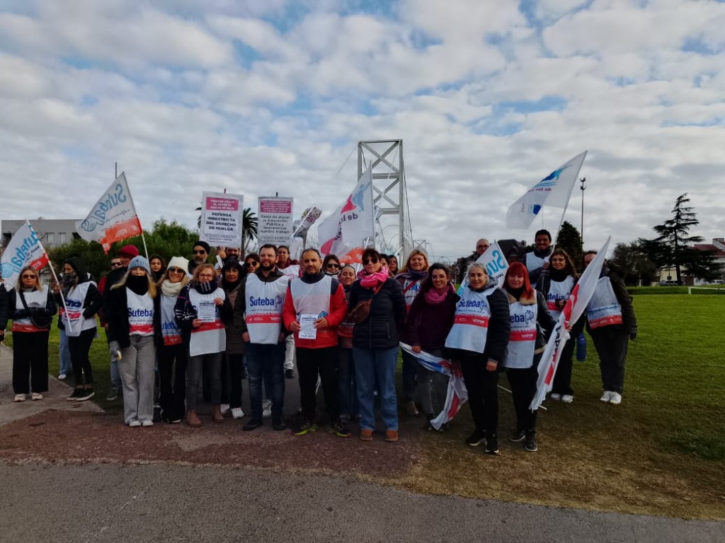 Concentración de docentes de Suteba: apoyo a la movilización de CTERA