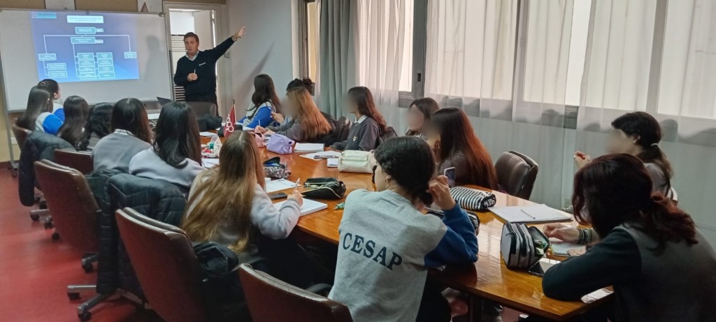 Alumnos de secundaria visitaron la cooperativa de electricidad