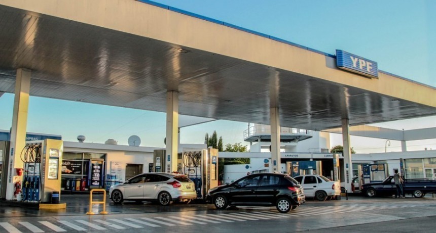 Finalmente, descendió el precio de los combustibles