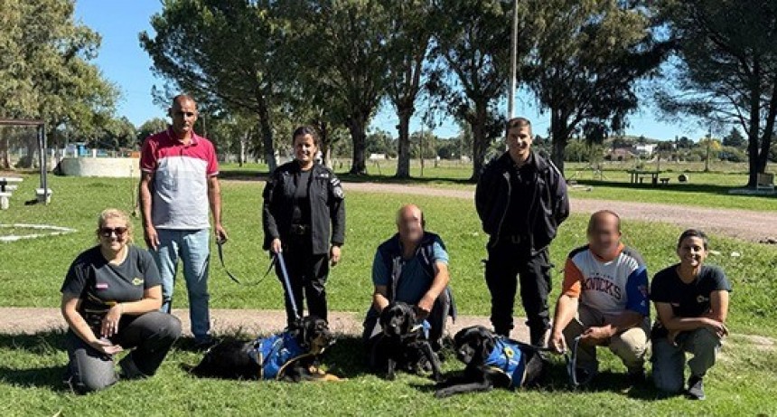 Internos de la Unidad 27 adiestraron perros para personas con discapacidad