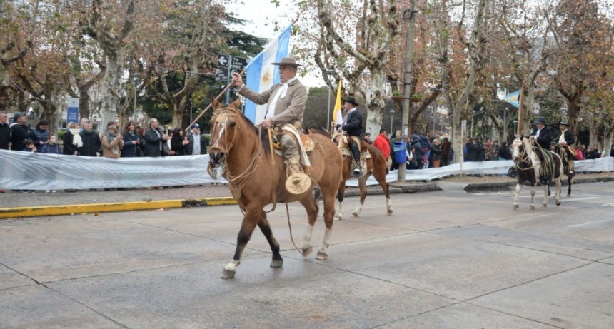 Hasta el 18 de mayo se encuentran abiertas las inscripciones para participar del desfile del 25 