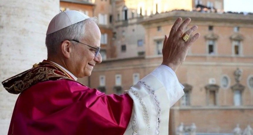 El papa León XIV celebra su primera misa