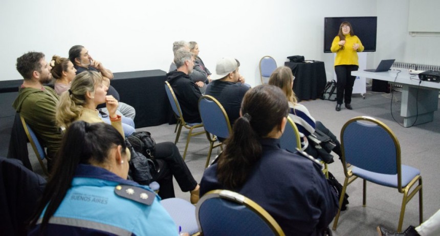 Capacitan en prevención de violencia y discriminación a personal de locales nocturnos 