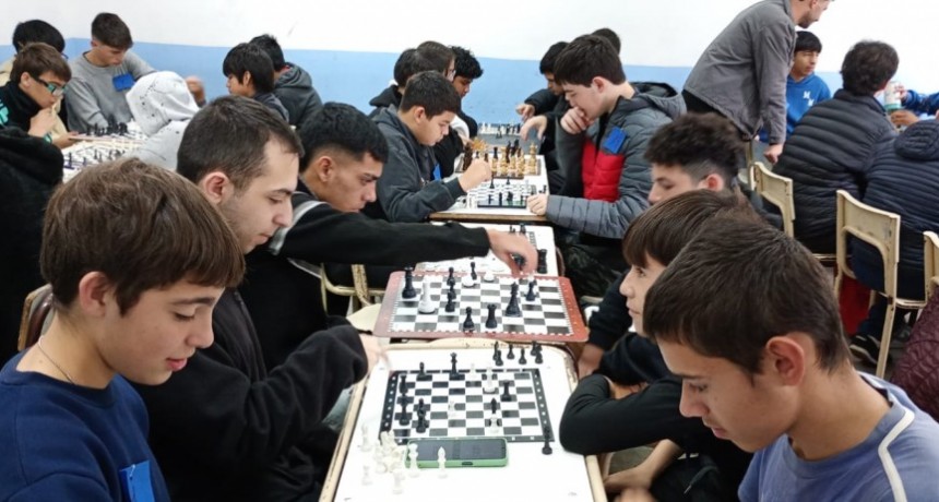 Sierra Chica: 120 estudiantes compitieron en el Primer Torneo Intercolegial de Ajedrez