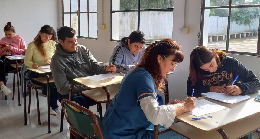 Curso de Manipulación de Alimentos para futuros cocineros del CFP Nº401